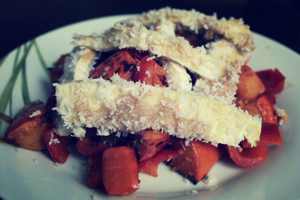 Kürbis-Paprika-Gemüse und Tofu im Erdnuss-Kokos-Mantel
